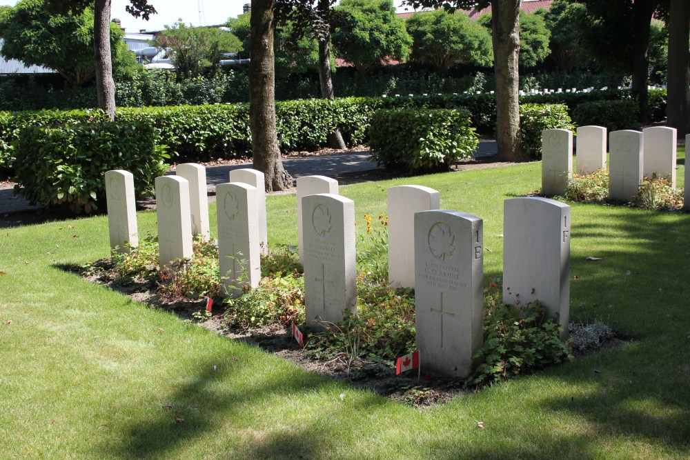 Commonwealth War Graves Roeselare #4
