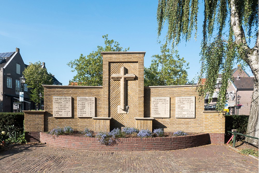 War Memorial Spakenburg #1