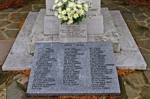 Oorlogsmonument Ashtead #2