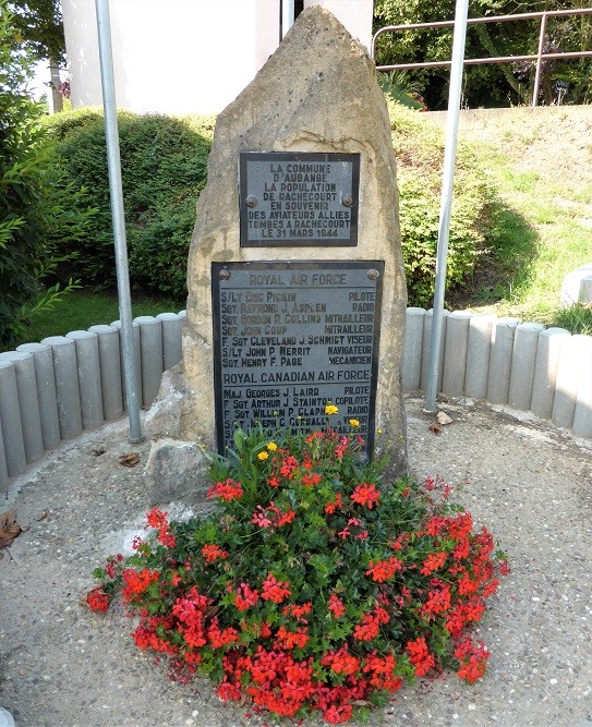 Monument Botsing Halifax LV923 met Lancaster ND767 #2