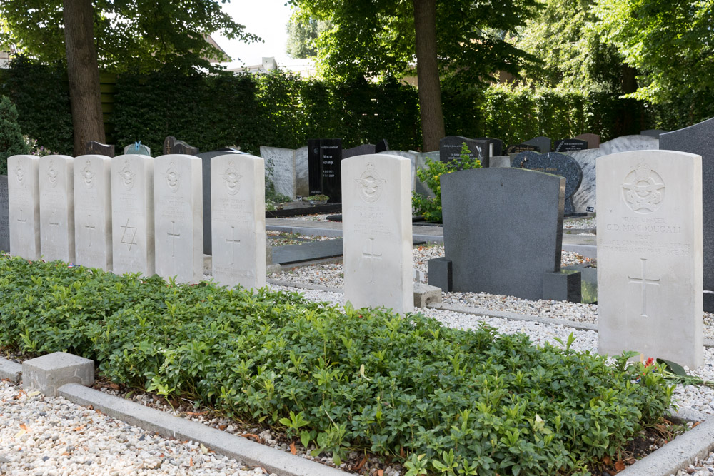 Commonwealth War Graves General Cemetery Montfoort #1