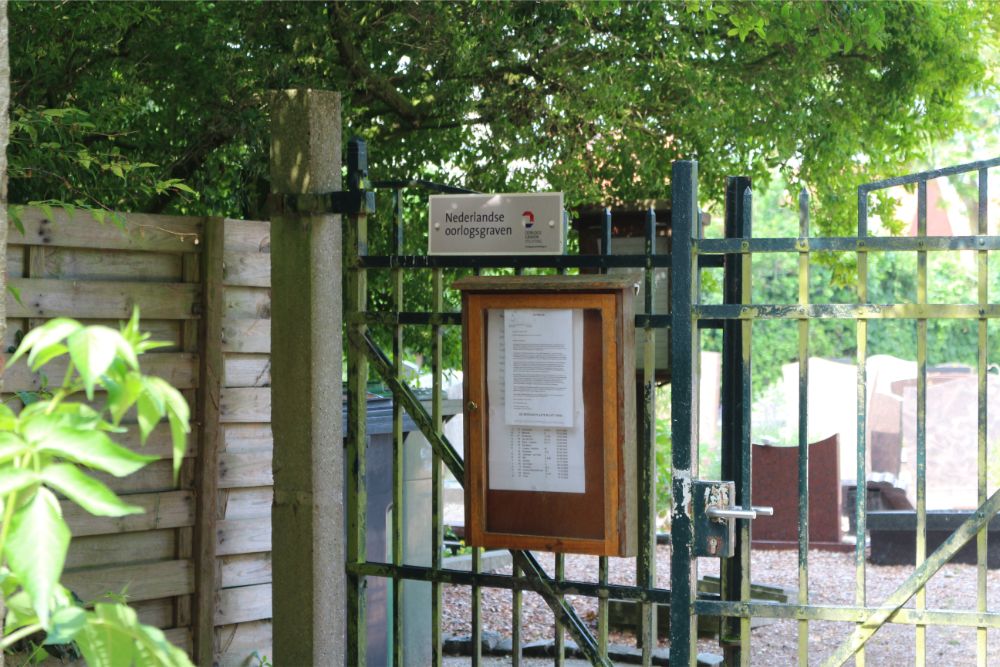 Nederlandse Oorlogsgraven Rooms Katholieke Begraafplaats St. Bavo #2