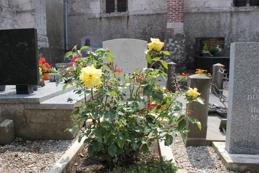 Commonwealth War Grave Thiennes #2