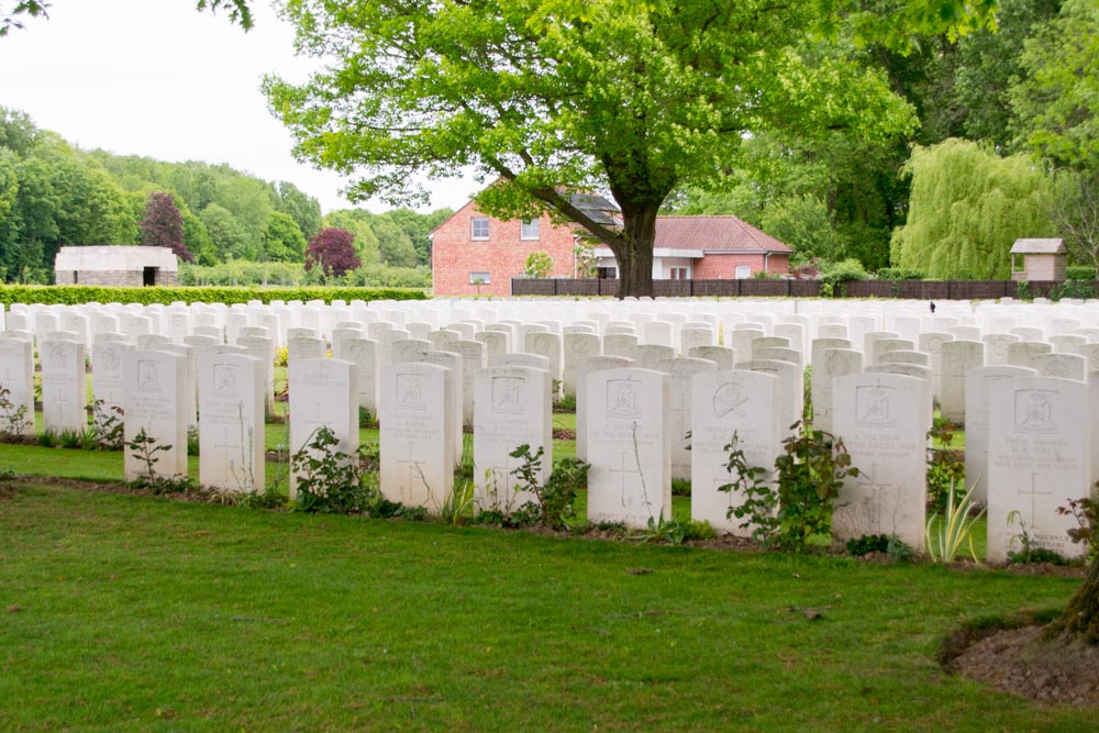 Commonwealth War Cemetery Strand #4