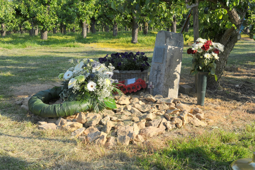 Monument Crash Mosquito FB Mk.VI NT-176