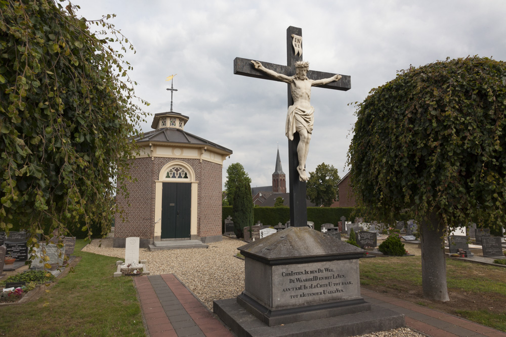 Commonwealth War Grave Roman Catholic Cemetery Baak #3