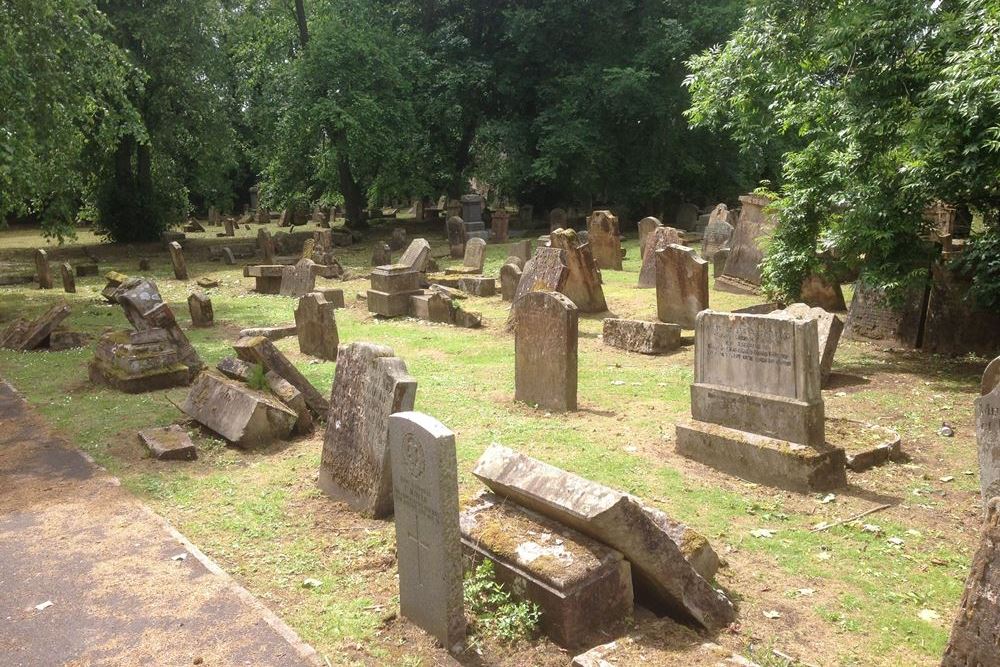 Oorlogsgraf van het Gemenebest Cambusnethan Parish Churchyard