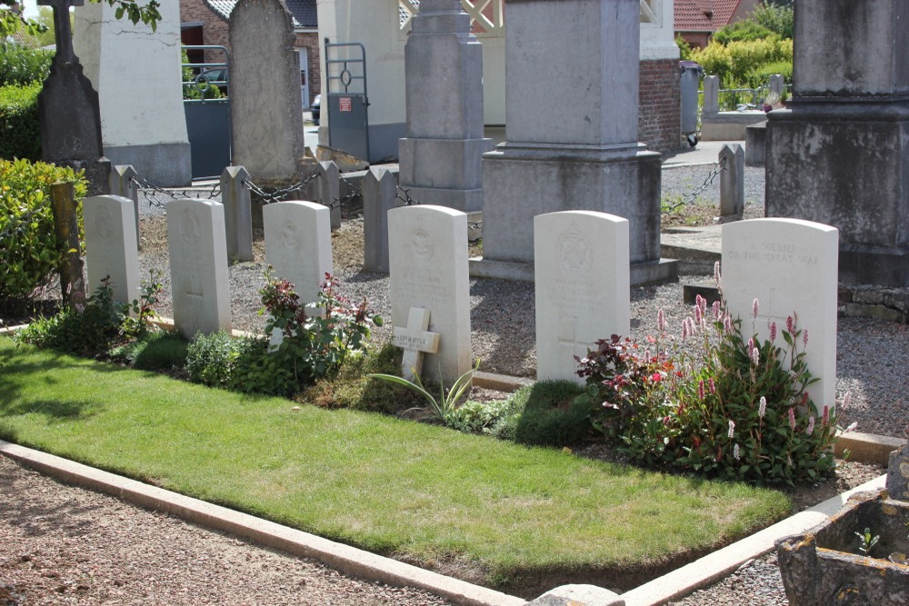 Commonwealth War Graves Vieux-Berquin #2