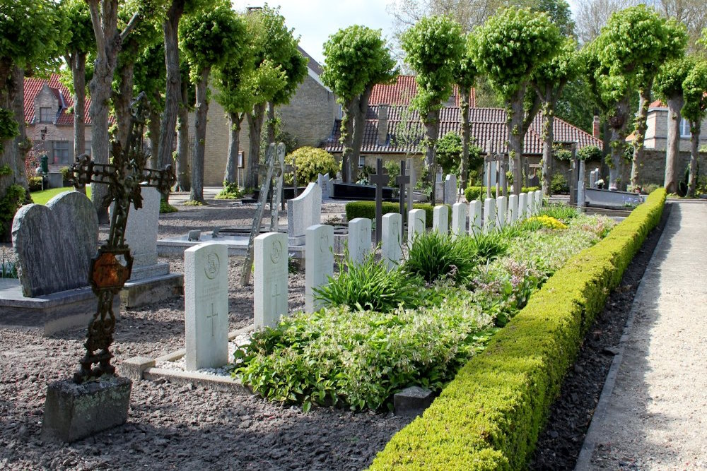 Commonwealth War Graves Wulveringem #1