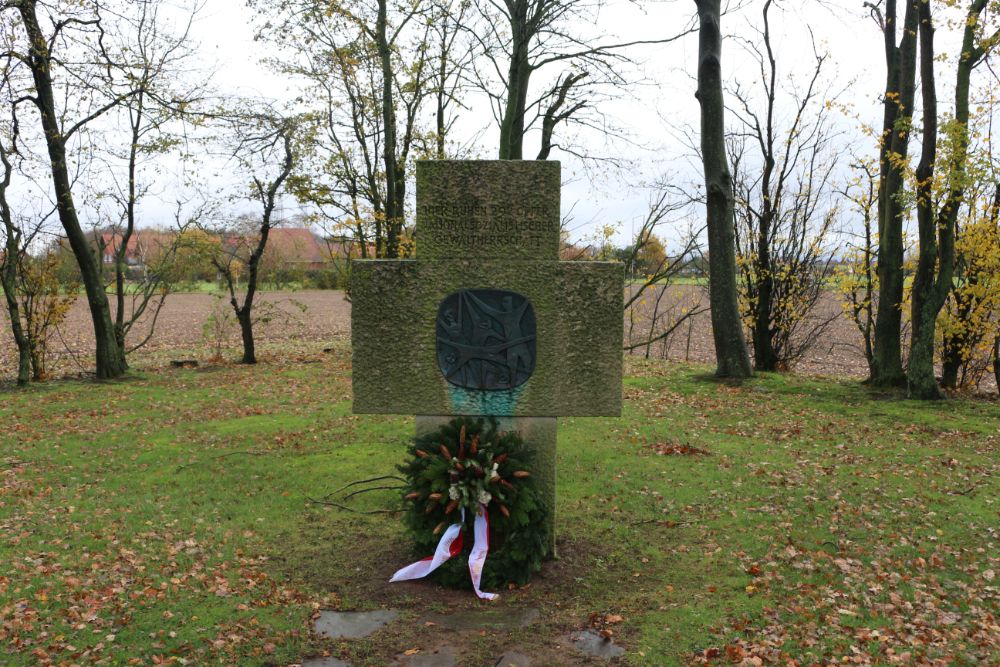 Ehrenfriedhof Bierde #2