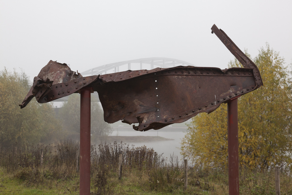 Brokstuk Oude Rijnbrug #1