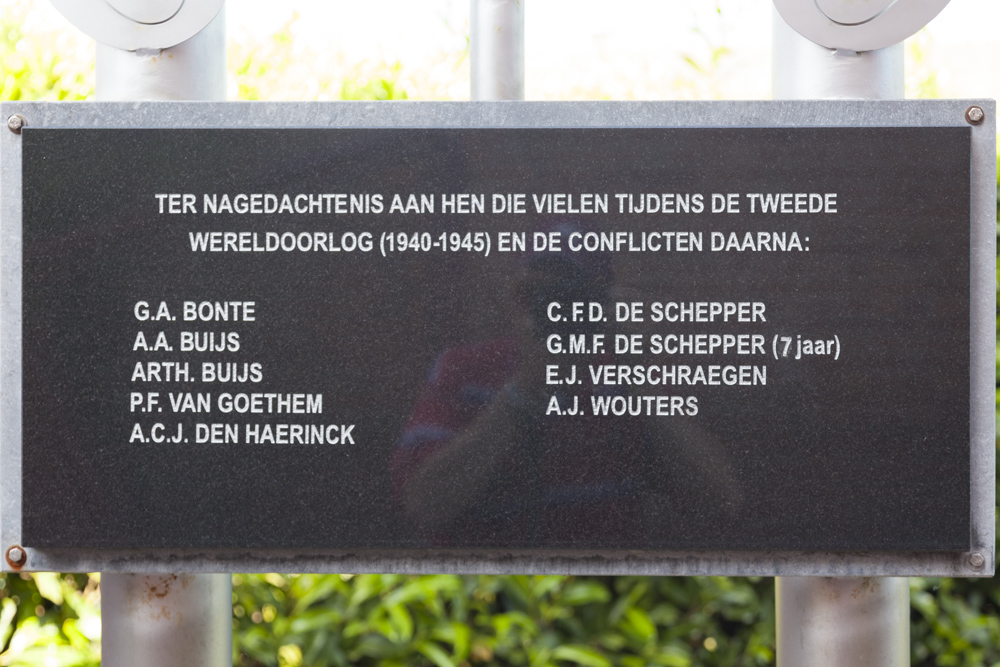 Oorlogsmonument Kerkhof Koewacht #3