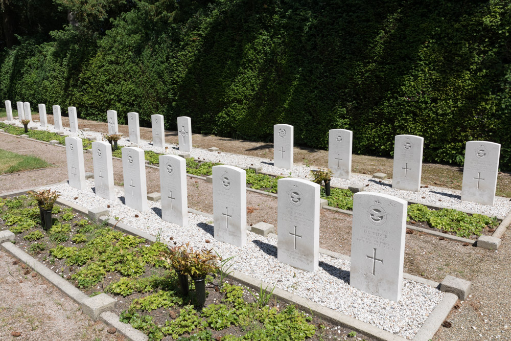 Commonwealth War Graves Old General Cemetery Wierden #1