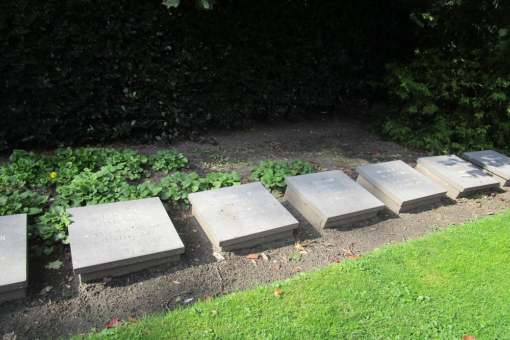 Graven Verzetsstrijders Algemene Begraafplaats Crooswijk #2