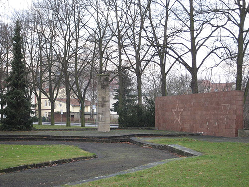 Sovjet Oorlogsbegraafplaats Leninhain