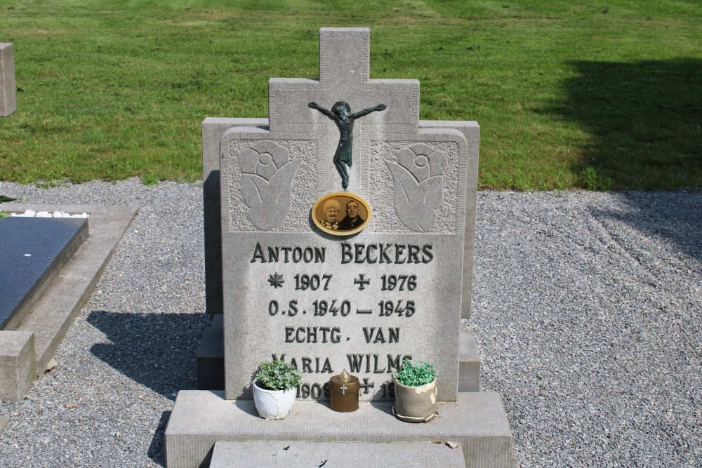 Belgian Graves Veterans Overpelt Eindakker #4