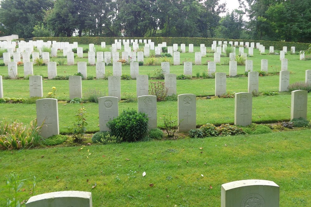 Commonwealth War Cemetery Authuille #2