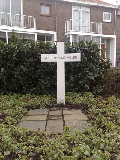 Remembrance Cross Spinbolplein #4