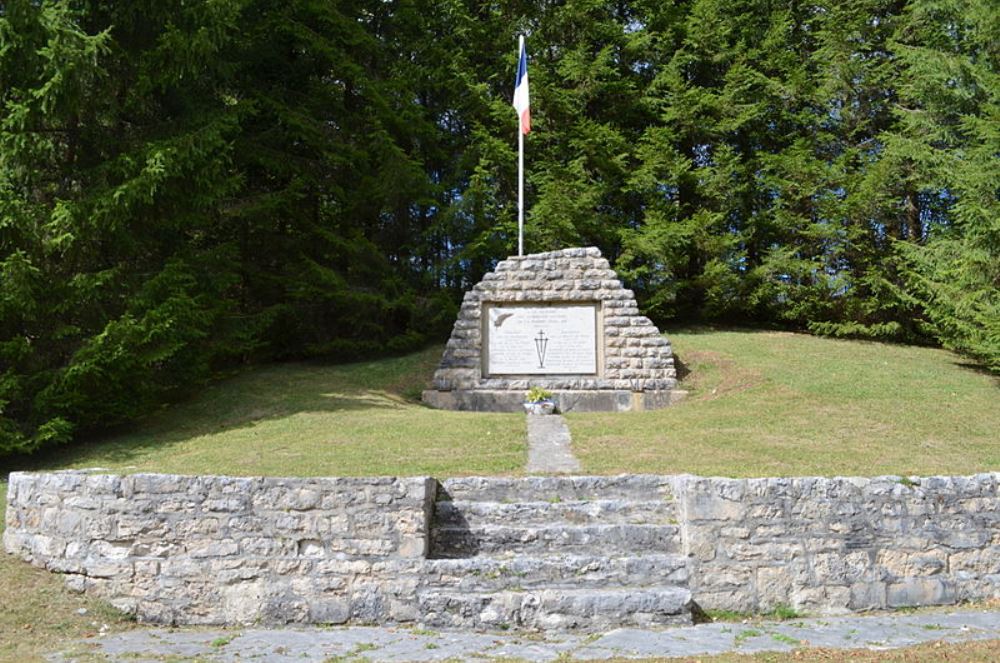 Memorial Killed Resistance Fighters Thoiria #1