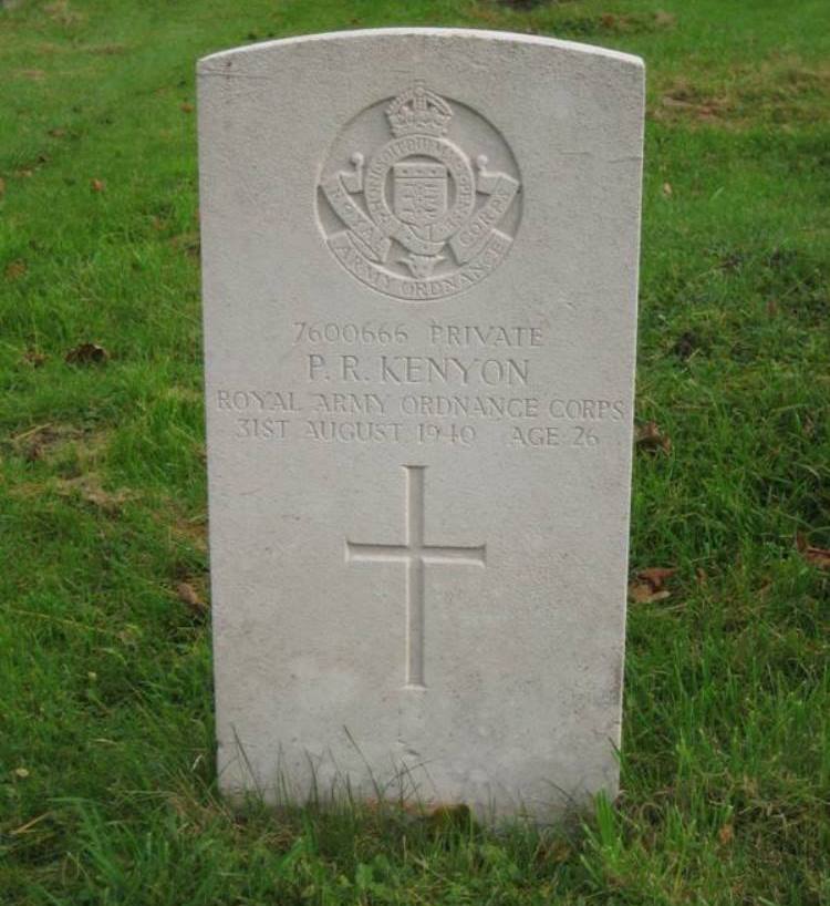 Oorlogsgraf van het Gemenebest St. Helen Churchyard #1
