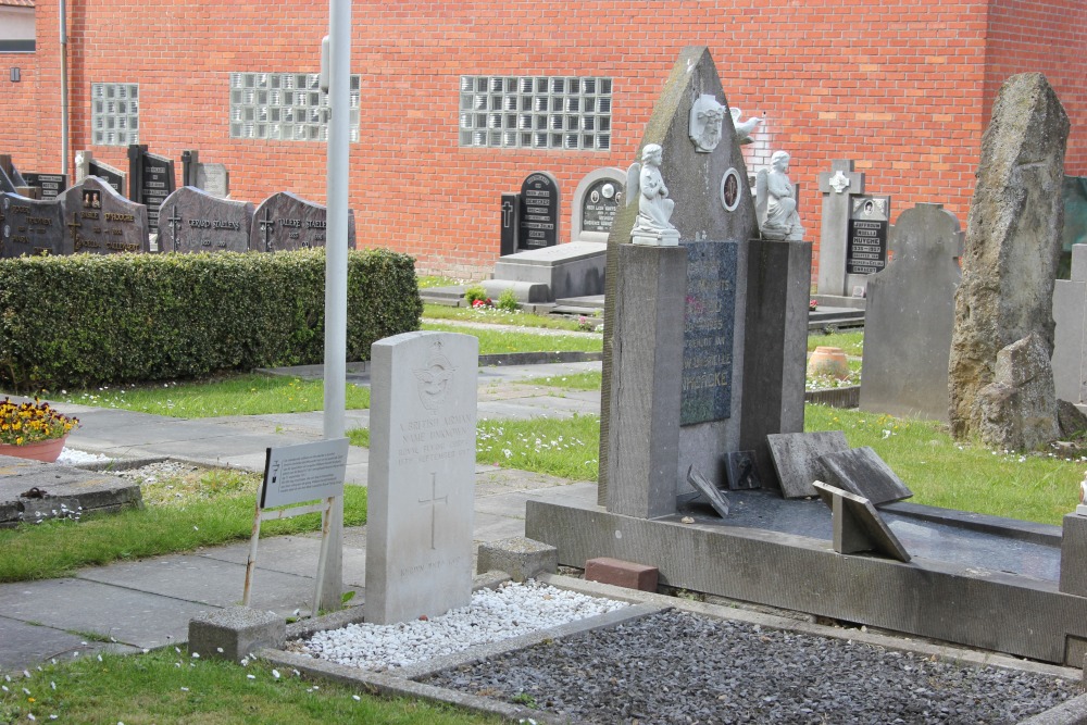Commonwealth War Grave Bovekerke #2