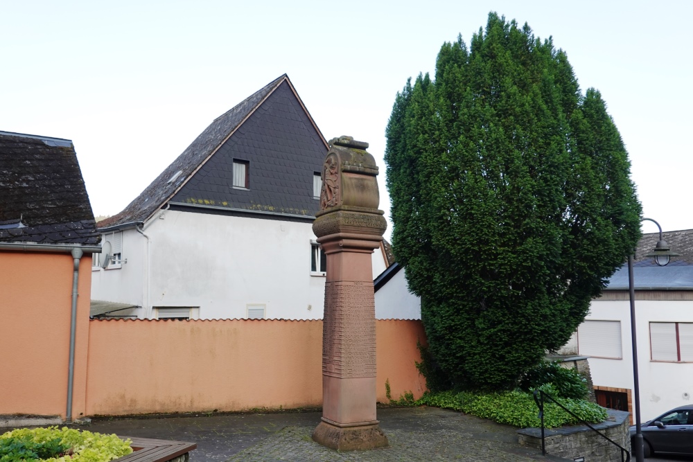 Oorlogsmonument Zeltingen #1