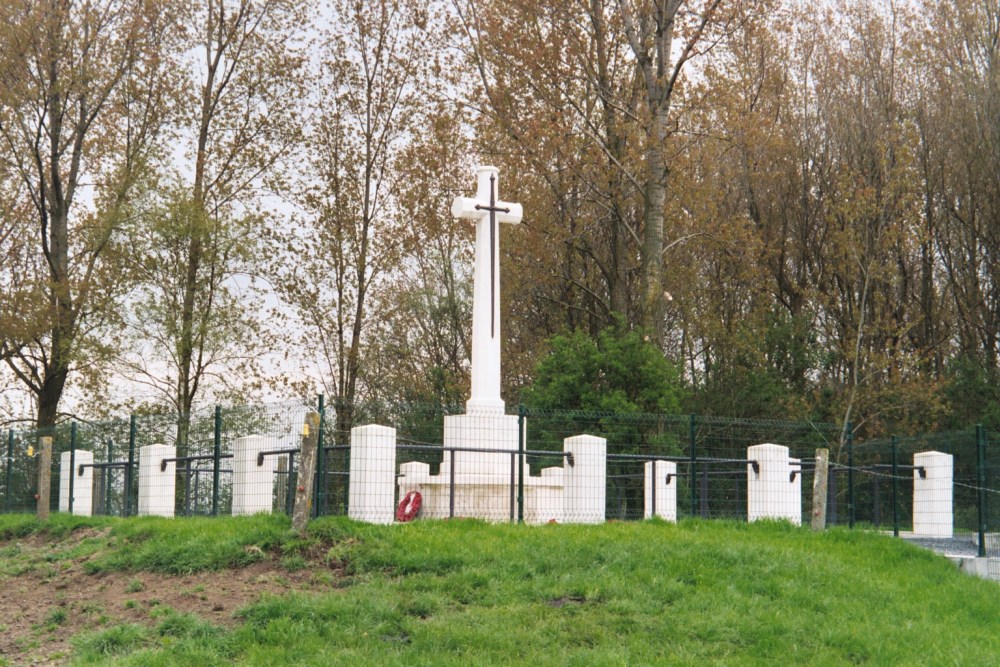 Commonwealth War Cemetery R.E. Grave (Railway Wood) #2