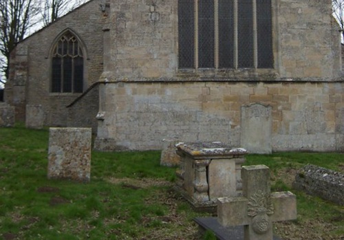 Commonwealth War Graves St. John the Baptist Churchyard #1