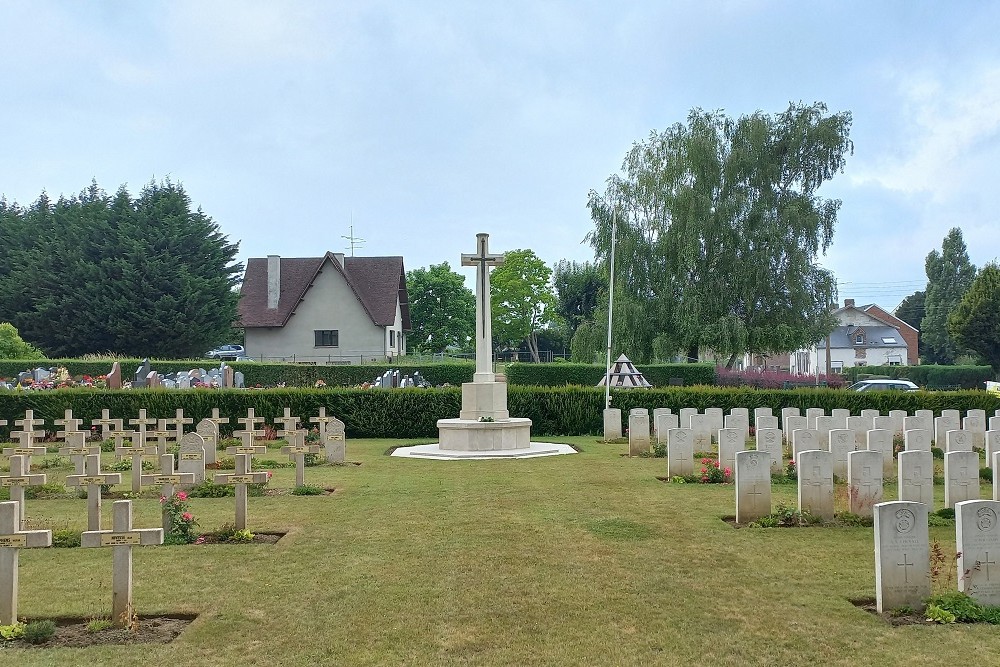Commonwealth War Graves Avesnes-sur-Helpe #1