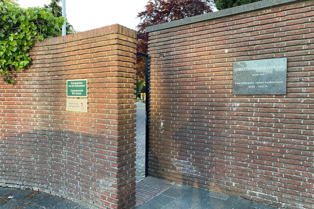 Commonwealth War Graves Municipal Cemetery Enkhuizen #5