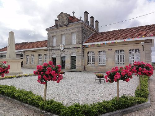 Oorlogsmonument Prignac-et-Marcamps #1