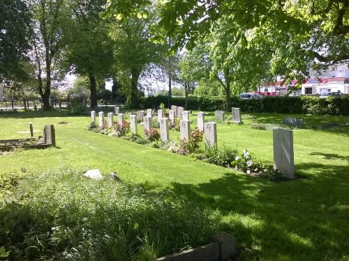 Oorlogsgraven van het Gemenebest St. Peter and St. Paul Churchyard