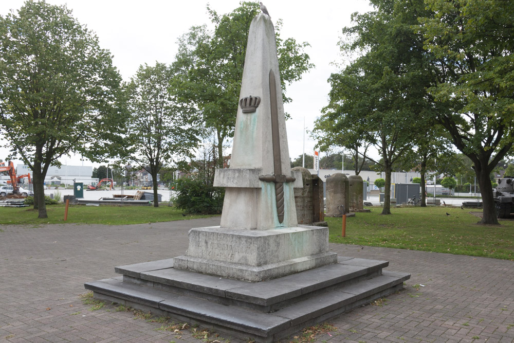 Monument Gesneuvelden 2e Regiment Gidsen #1