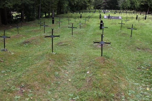 Oostenrijks-Hongaarse Oorlogsbegraafplaats Log pod Mangartom #1