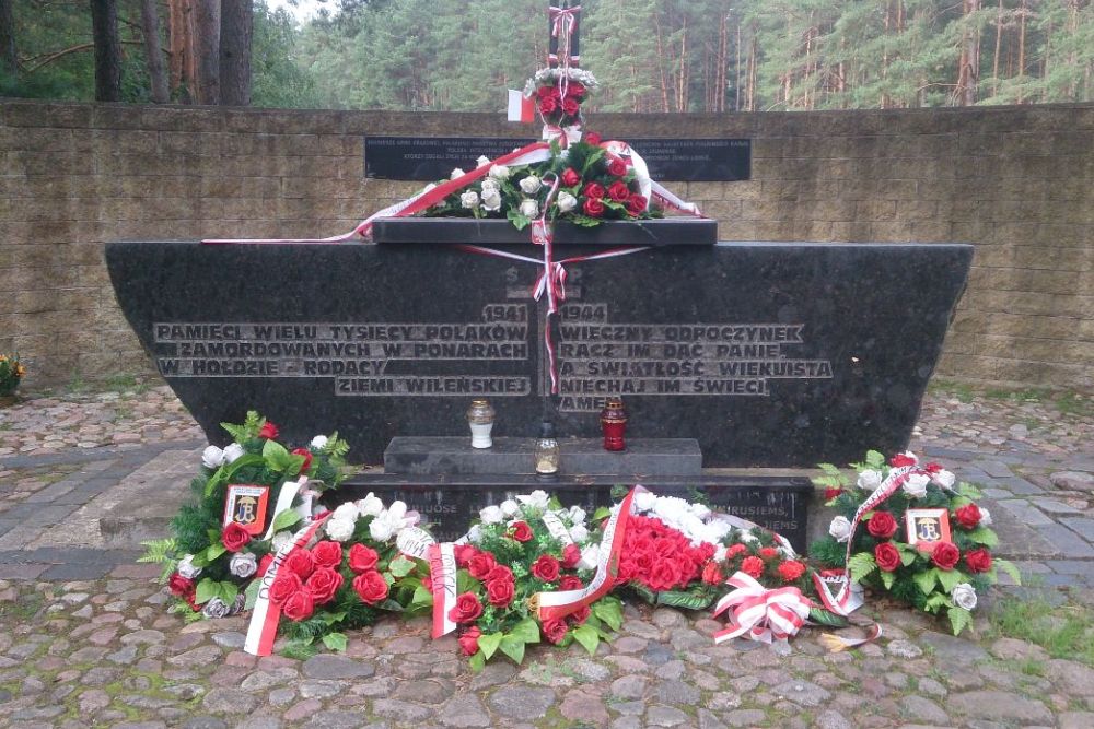 Monument Massacre Polish Inhabitants Vilnius #2