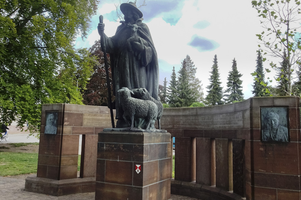 War Memorial 's-Heerenberg #1