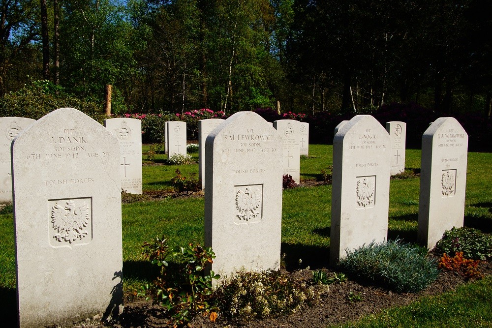Poolse Oorlogsgraven Gemenebest Begraafplaats Bergen op Zoom #3