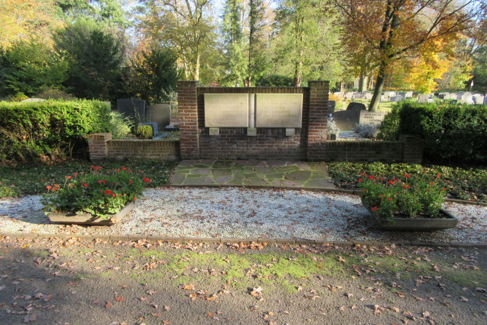 Memorial RAF General Cemetery Diepenveen #5