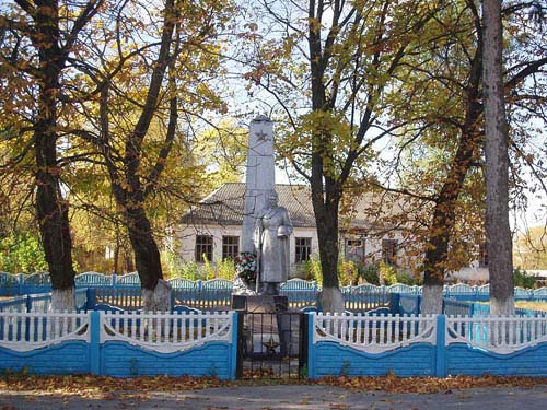 Mass Grave Soviet Soldiers Nizhylovychi #1