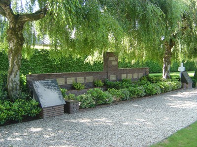 War Memorial s-Gravendeel #3