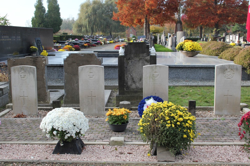 Commonwealth War Graves Waasmunster #3