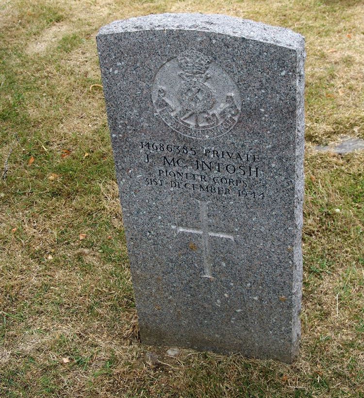 Commonwealth War Grave Weem Parish Churchyard #1