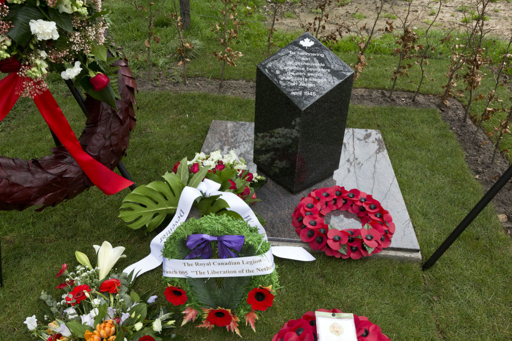 Memorial Fallen Canadians Almen