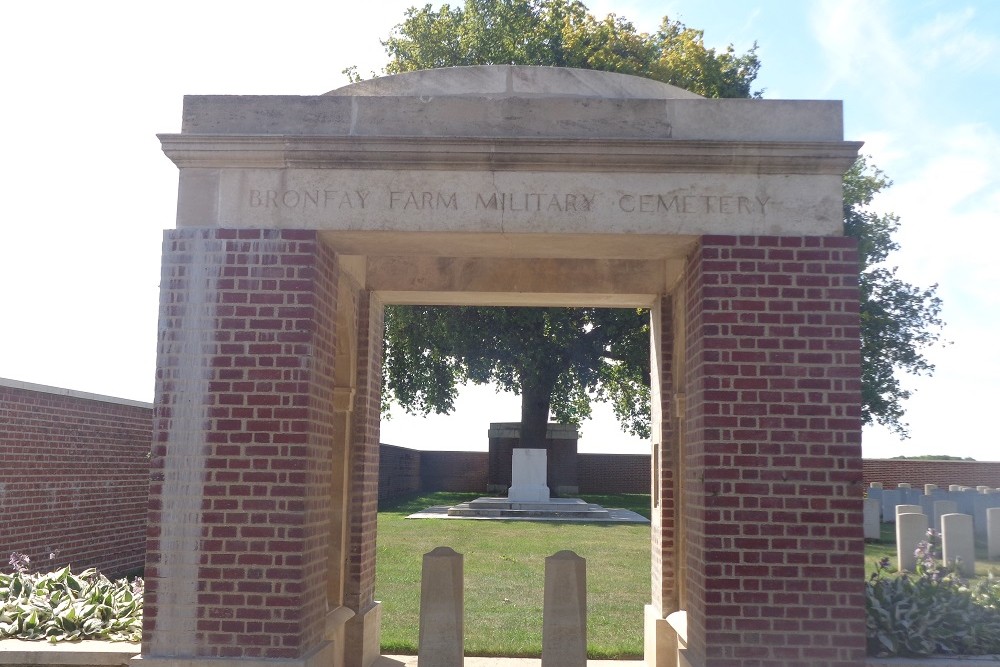 Commonwealth War Cemetery Bronfay Farm #3