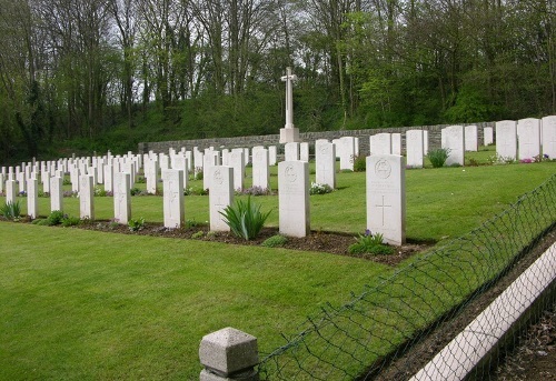 Commonwealth War Cemetery St. Leger