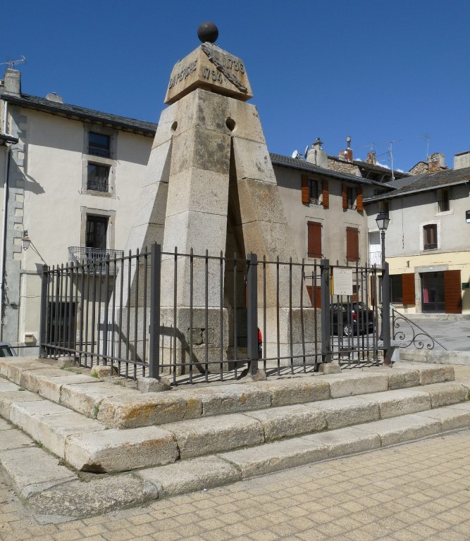 Memorial General Luc Simon Auguste Dagobert de Fontenille #1