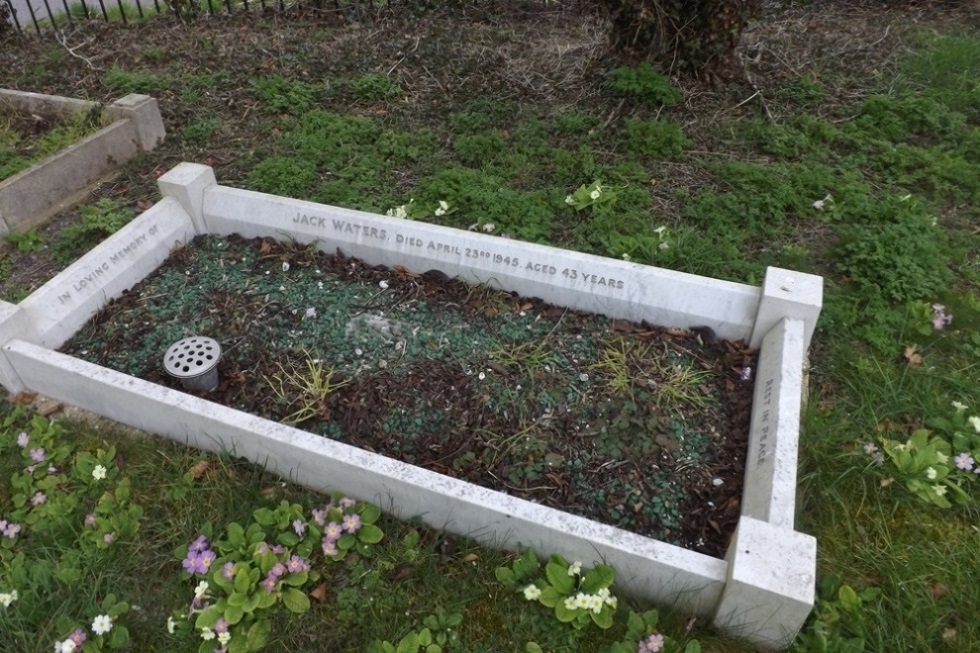 Commonwealth War Grave Swaffham Bulbeck Cemetery