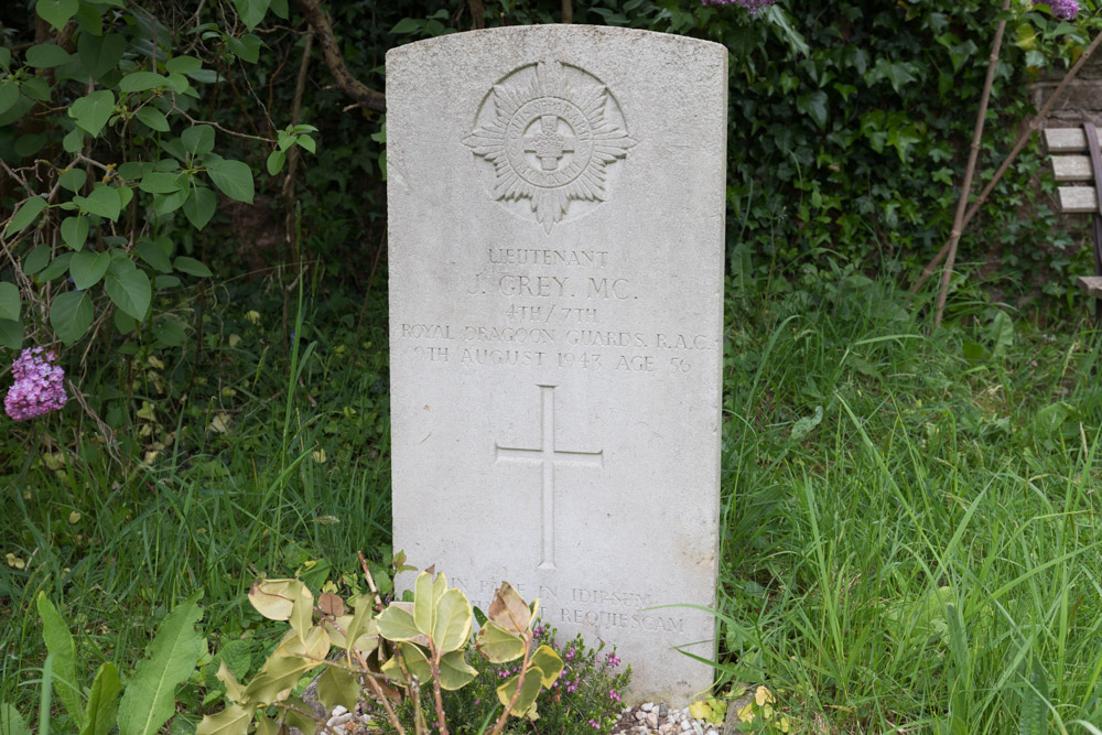 Commonwealth War Graves St John the Baptish Churchyard #2