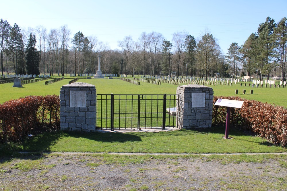 Commonwealth War Cemetery Hautrage #1