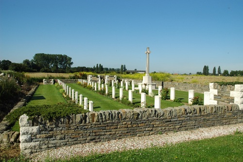 Commonwealth War Cemetery Desplanque Farm #1